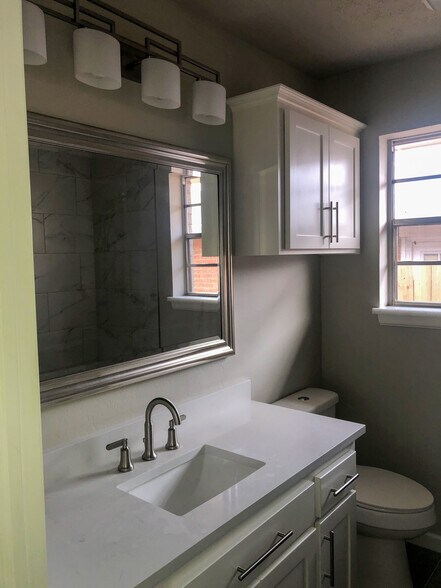 Building Photo - 217 E 30th St