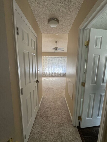 Building Photo - 4 Stonehouse Ct