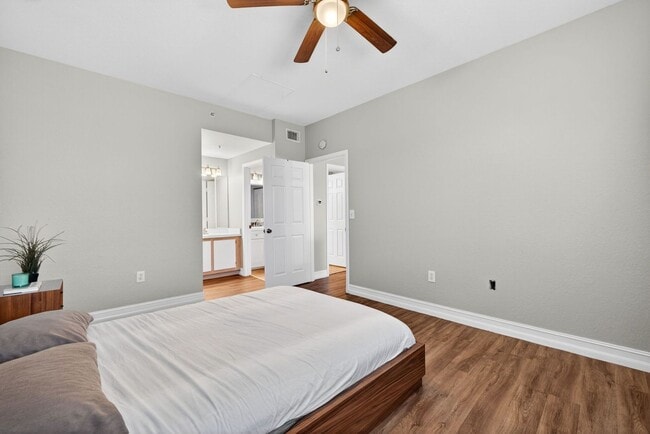 Building Photo - 6481 Aragon Way