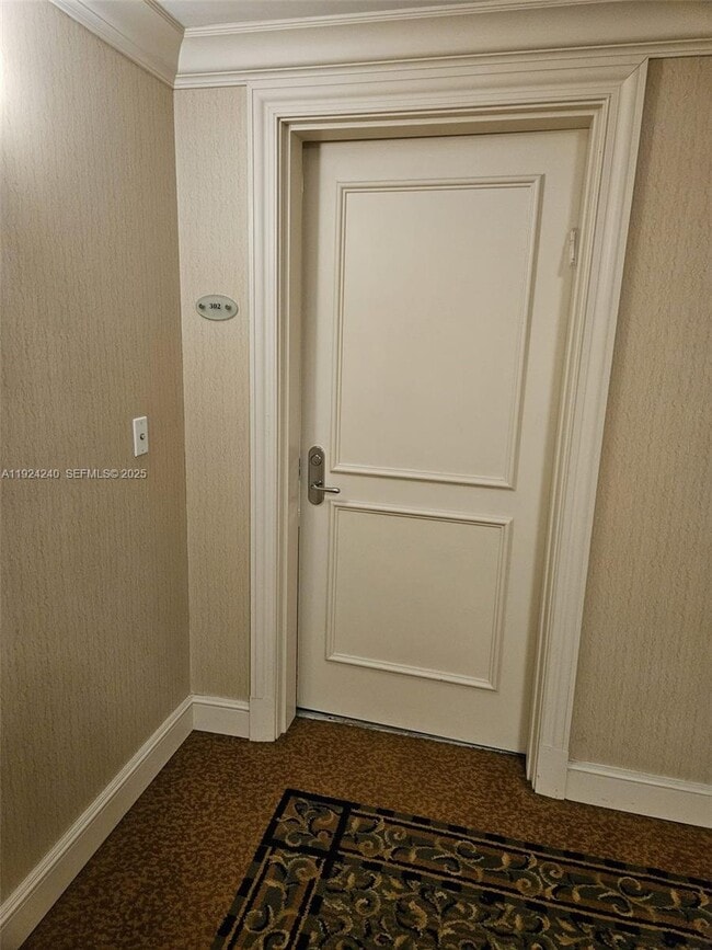 Building Photo - 20000 E Country Club Dr