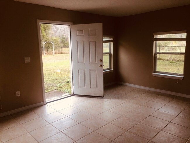 Building Photo - 3-Bedroom, 2-Bathroom Home in Kissimmee