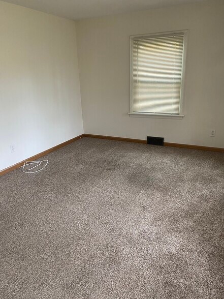 Building Photo - 41 E 2nd St