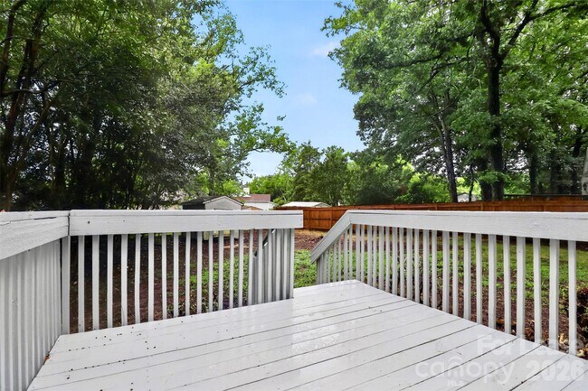 Building Photo - 11122 5 Cedars Rd
