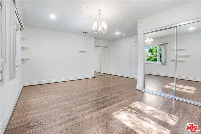Building Photo - 114 S Layton Dr