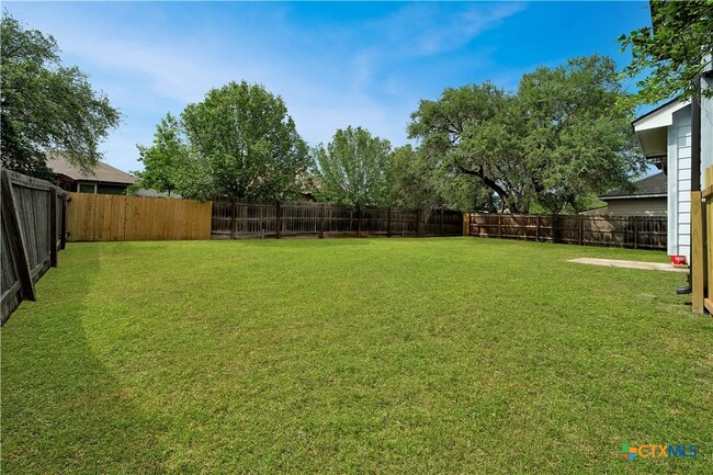 Building Photo - 121 Park Ln