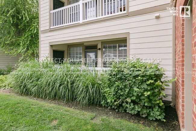 Building Photo - 4261 NE Meadowcreek Circle Unit#105, Fayetteville, AR 72703