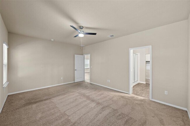 Building Photo - 135 Cibolo Creek Dr