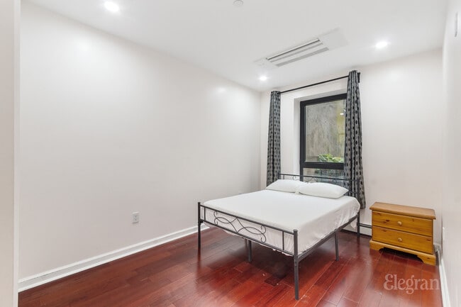 Building Photo - 347 E 4th St