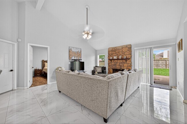 Building Photo - 14310 Royal Hill Dr