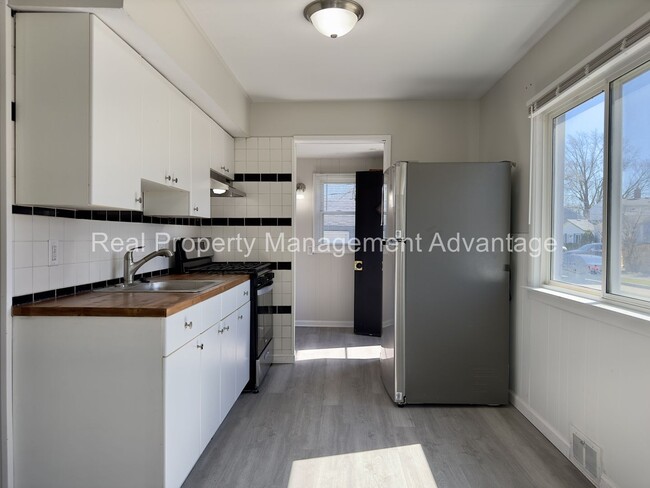 Building Photo - Beautifully Updated 3-Bedroom with Large Open Upstairs!