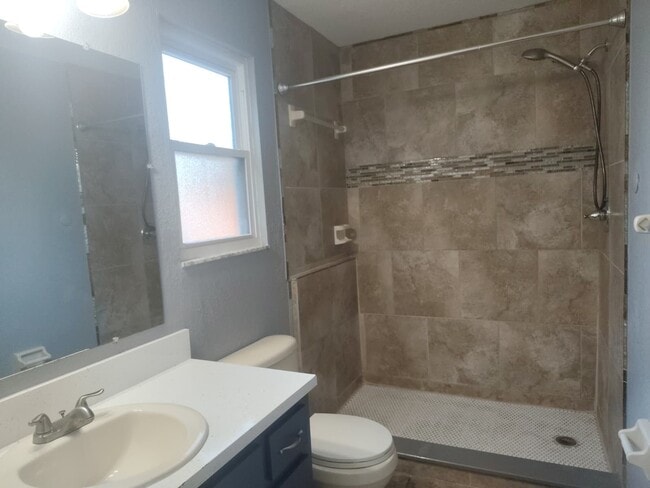 Building Photo - 664 Lake Dexter Cir