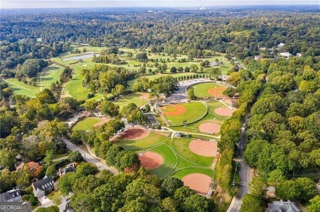 Building Photo - 1018 Chastain Park Ct NE