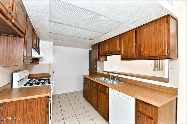 Building Photo - 3565 Breckenridge Dr