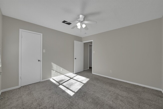 Building Photo - 1604 Hazelwood St