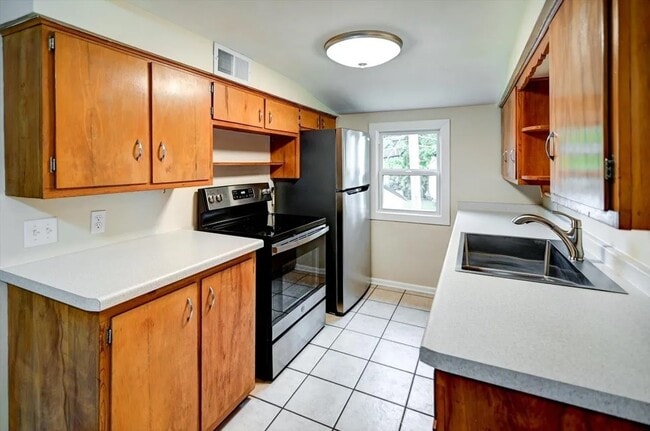 Building Photo - 410 Martin St