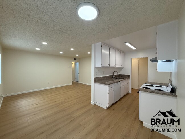 Building Photo - 5461 Kester Ave