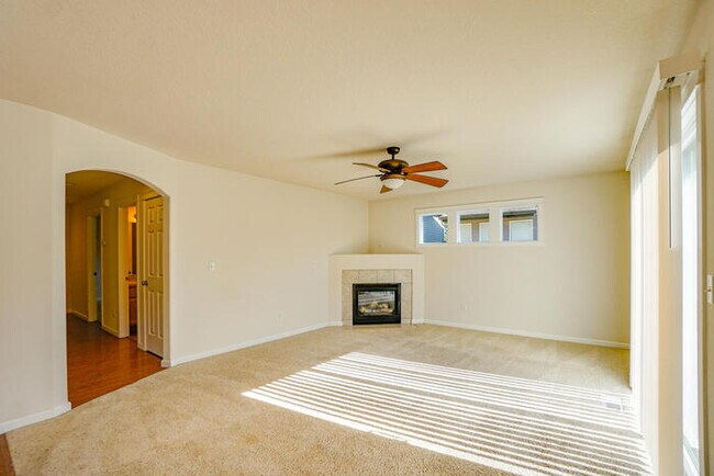 Building Photo - BEAUTIFUL THREE BEDROOM HOME IN VANCOUVER