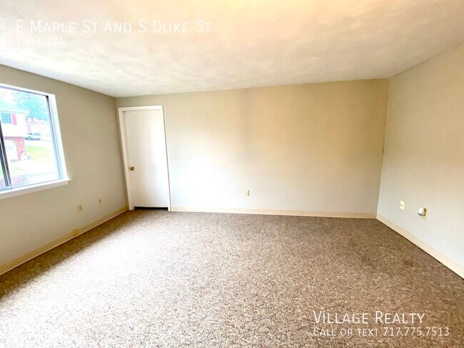 Building Photo - 505 E Maple St