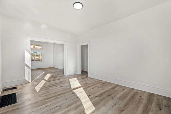 Building Photo - Stunning 3 bedroom home in Carrick available August 1!