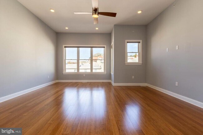 Building Photo - 153 Levering St