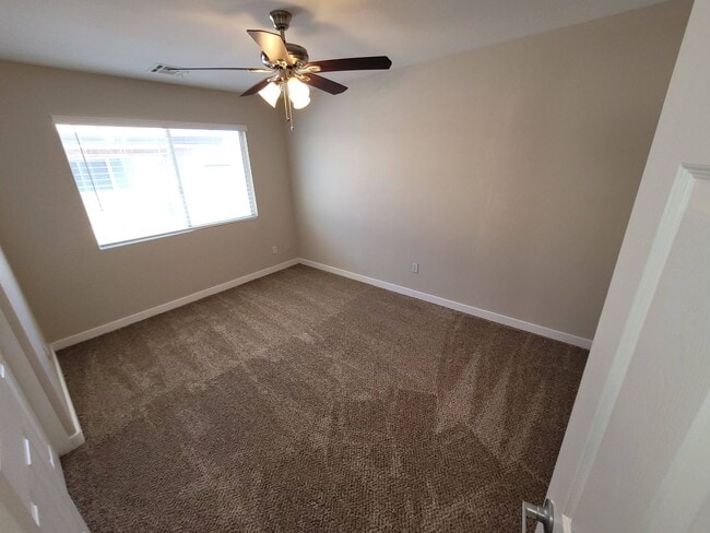 Building Photo - Immaculate 3 Bedroom Home in a Gated Commu...