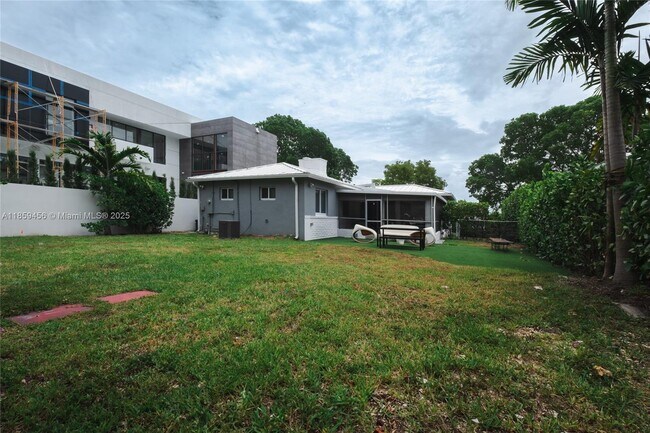 Building Photo - 2354 Alton Rd