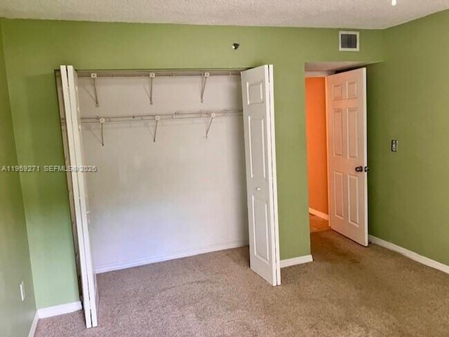 Building Photo - 3910 Inverrary Blvd