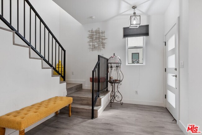 Building Photo - 9109 N Nilo Ln