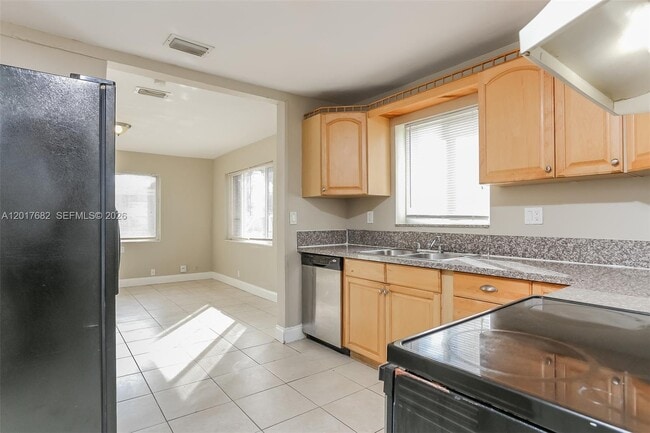 Building Photo - 4030 NW 8th Terrace