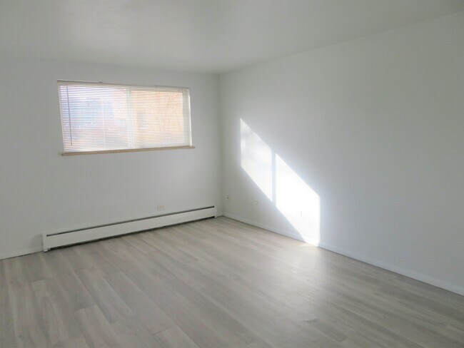 Living Room - 1460 S Ash St