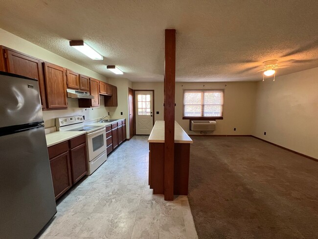 Building Photo - 1BR in Hollister - Coming soon