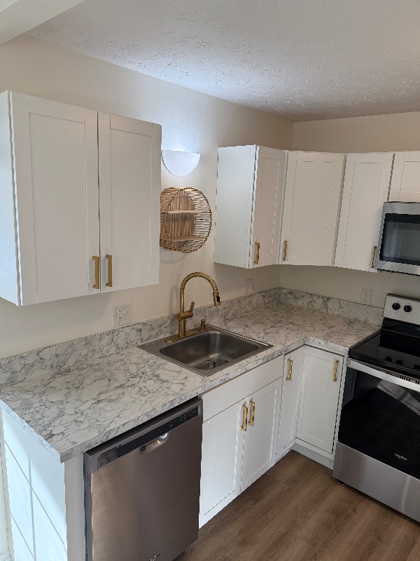 Building Photo - 33803 Electric Blvd