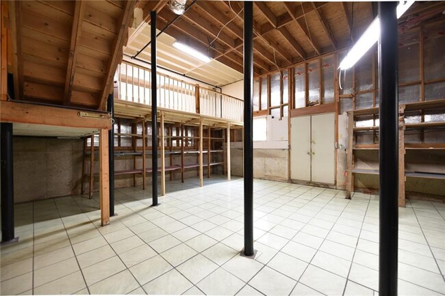 Building Photo - 1812 Lake Lucerne Dr SW