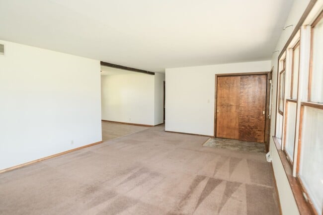 Building Photo - 3 bed 2 bath home in Wheeler