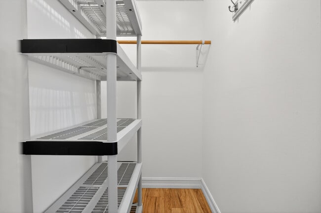 Building Photo - 1631 Riverview Rd