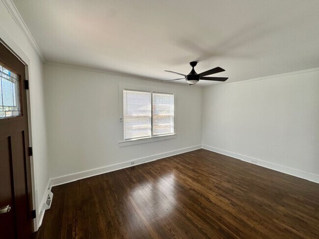 Building Photo - Renovated 2 bedroom 1 bathroom house ready...