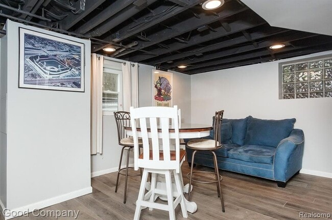 Building Photo - 1087 Knox St