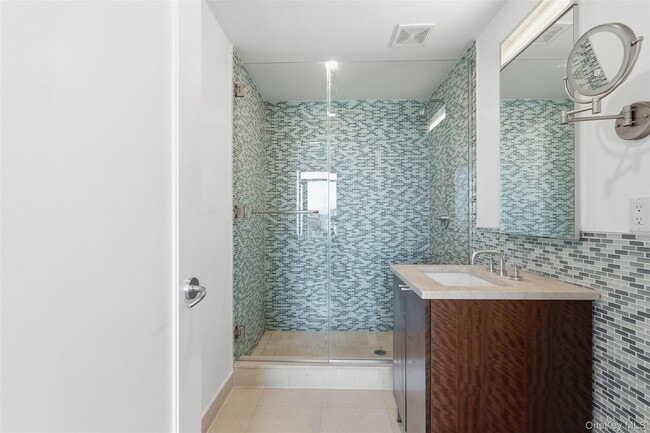 Building Photo - 3220 Arlington Ave