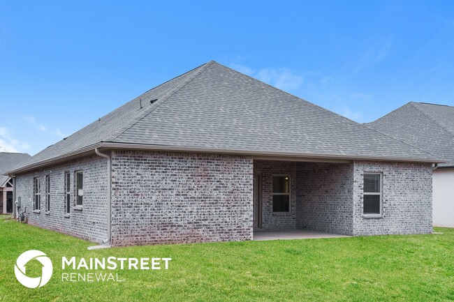 Building Photo - 14668 Greenleaf Dr