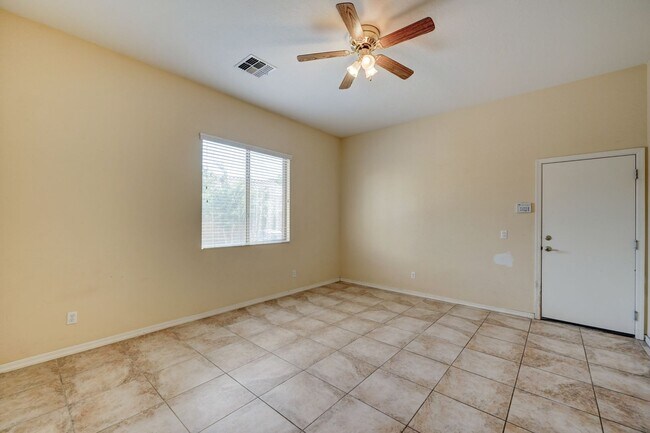 Building Photo - AVAILABLE NOW IN SHAMROCK ESTATES GILBERT!!!
