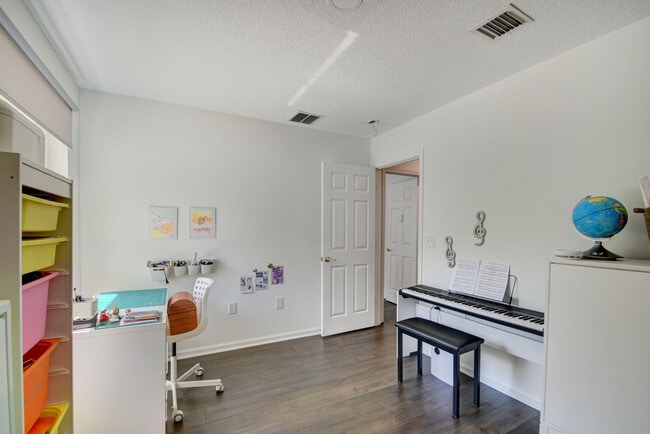 Building Photo - 2622 Sawyer Terrace