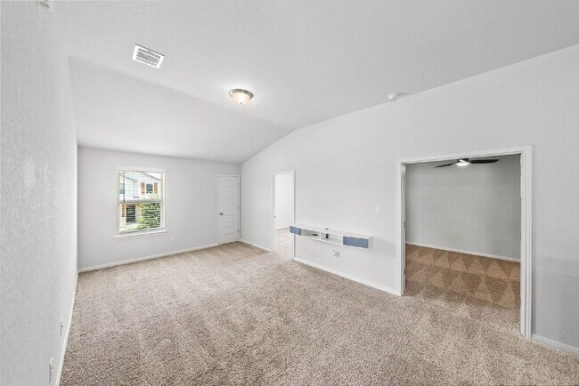 Building Photo - Greenbelt, Second En Suite, Media and Game...