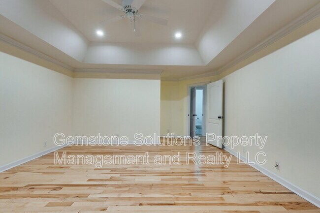 Building Photo - 221 Adams Ct