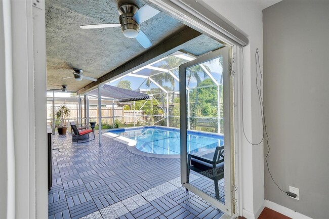 Building Photo - 1736 NW 38th St