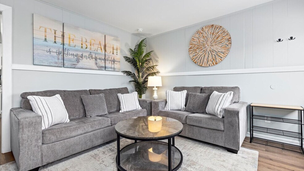 Building Photo - 228 N Dudley Ave