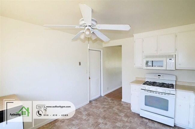 Building Photo - 2121 Deimos Ct