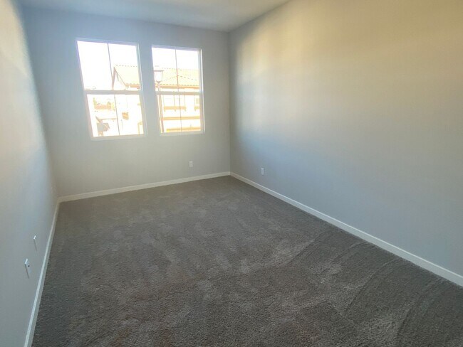 Building Photo - Brand New Home