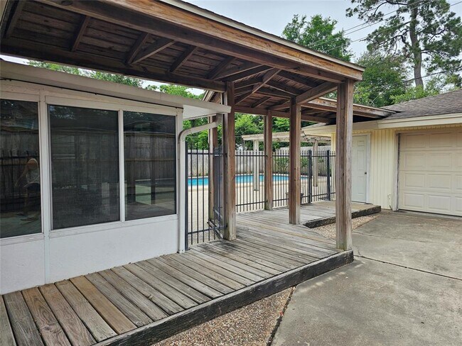 Building Photo - 3519 Latma Dr