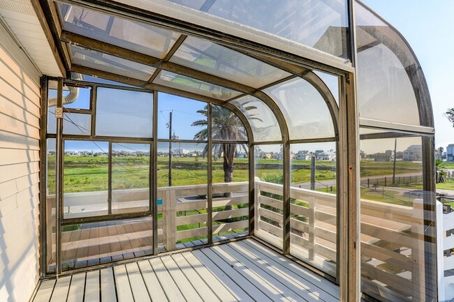 Building Photo - 9814 Airway Ln