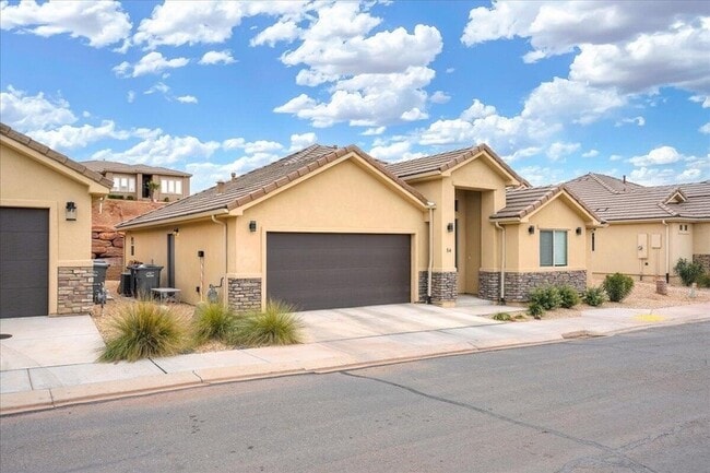 Building Photo - 2261 S Tonaquint Dr